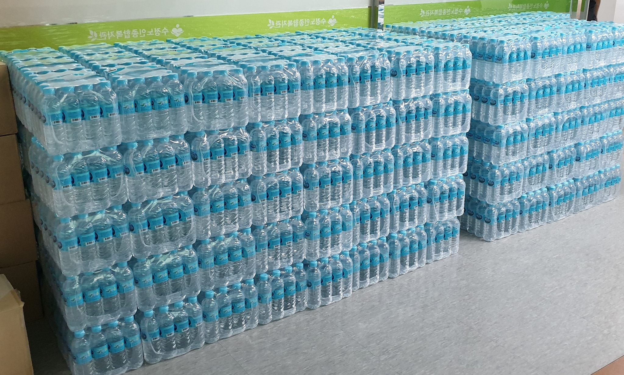 성남시청에서 물 4,000개를 후원해주셨습니다.